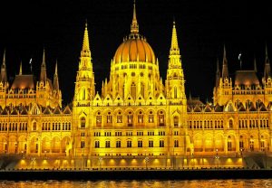 Új miniszterelnök és kormány Magyarországon — Magyar Péter megválasztása