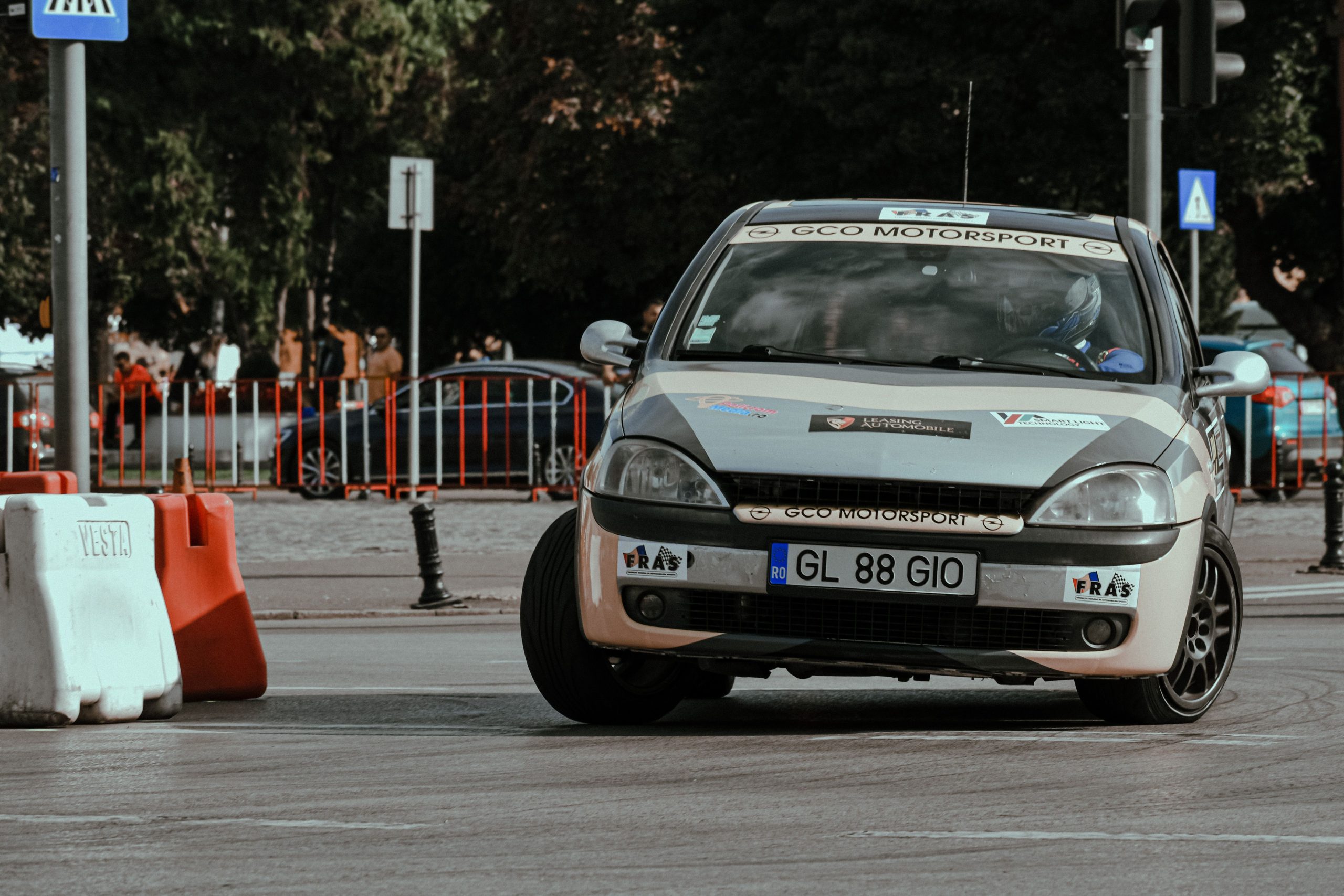 Felbőgtek a motorok: Ünnepélyesen elrajtolt az 59. Mecsek Rallye Pécsett