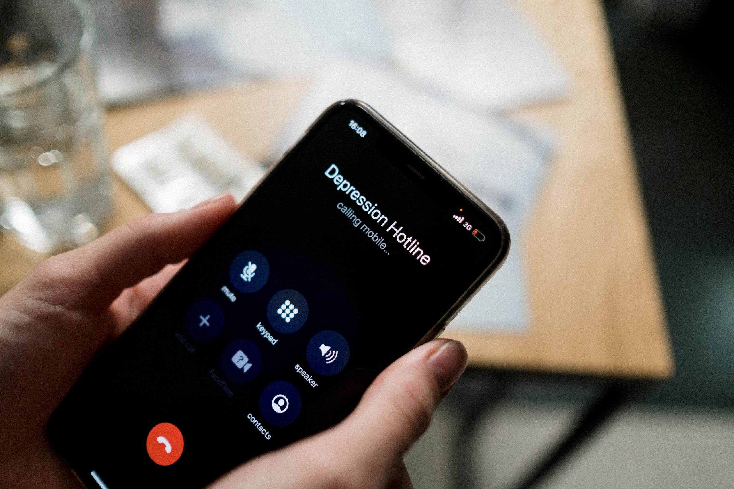 Telefonhívás mentett életet: krízishelyzet Hőgyészen