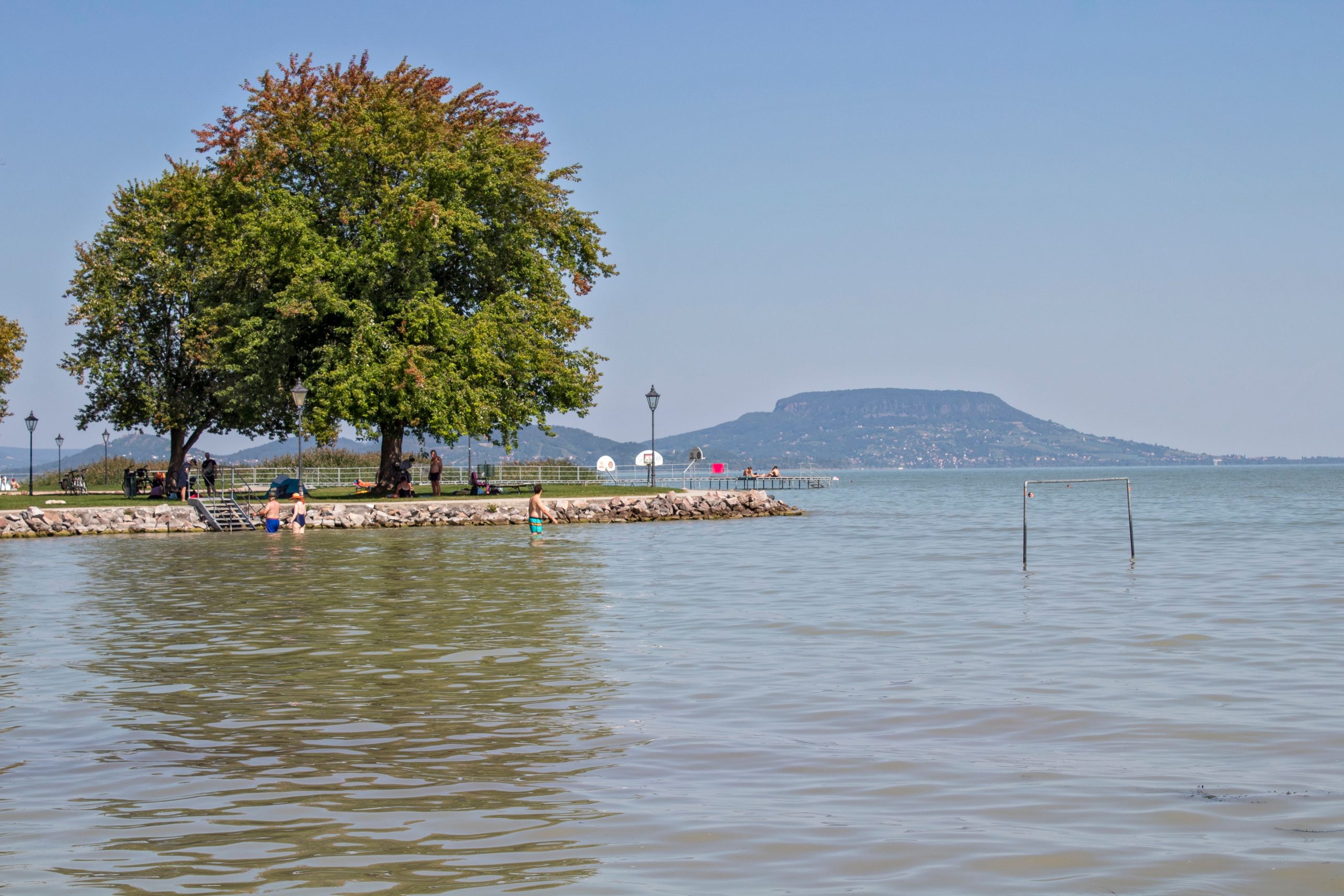 Elhalasztva a Balaton-átúszás: extrém időjárás miatt
